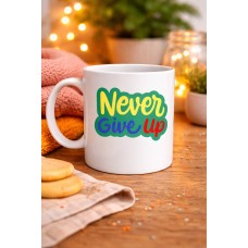 Never Give Up Asla Pes Etme Yazılı Porselen Kupa Model 145 – Motivasyon Temalı Renkli Tasarım – Kahve & Çay Kupası – Moral Veren Hediyelik Kupa
