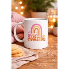 Stay Positive Tasarımlı Porselen Kupa Model 144 – Renkli Gökkuşağı Desenli, Motivasyon Veren Kahve & Çay Kupası – Hediyelik Kupa