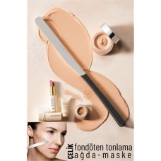 Çelik Tonlama Spatulası: Kusursuz Fondöten Uygulaması